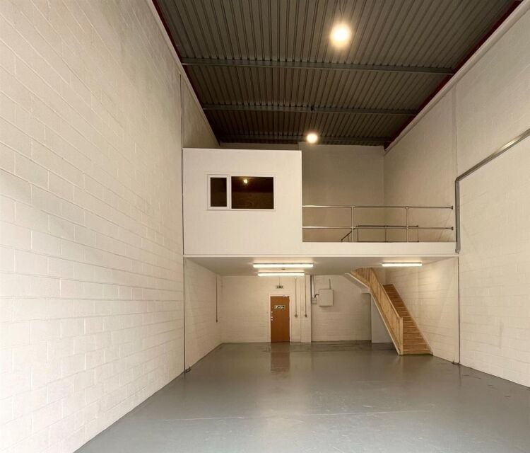 Prime Industrial and Retail Units Available for Rent in Central Bristol Photo 7