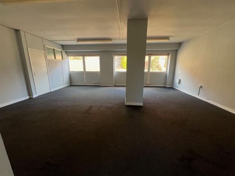 Prime Single Storey Industrial Unit with Large Forecourt Available for Rent in Bristol Photo 7