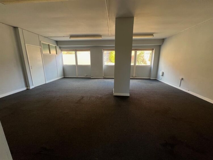 Prime Single Storey Industrial Unit with Large Forecourt Available for Rent in Bristol Photo 7