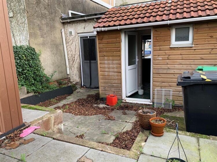 Ground floor retail unit of approximately 750 sq ft of versatile space, situated in a prime location on gloucester road, bishopston. the property feat Photo 7