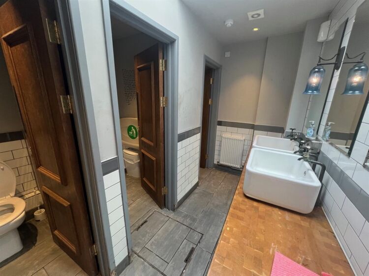 Two-Storey Public House with Beer Cellar Available for Rent in Bristol Photo 7