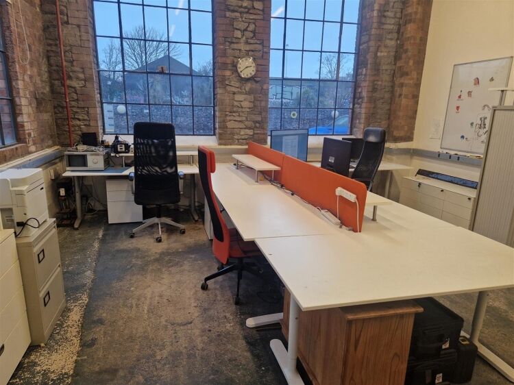 Ground Floor Commercial Studio in Bristol, with Parking Space and Potential for Expansion Photo 7