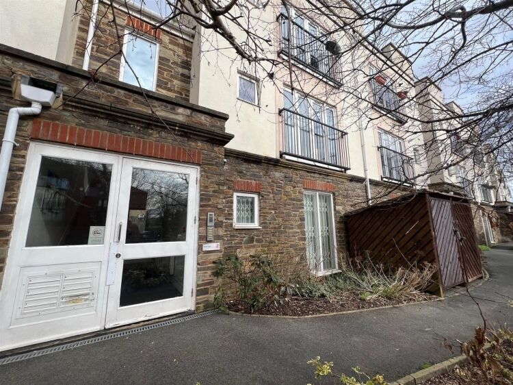 Double Fronted Office Space for Sale in Bristol, Ideal for Residential Redevelopment Photo 7