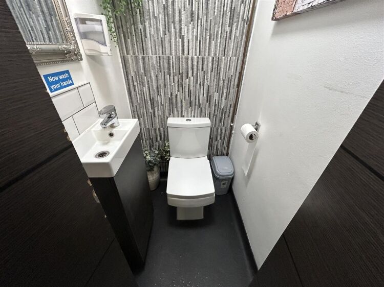 Prime Bristol Location, Ground Floor Restaurant for Sale with 7-Year Lease Photo 7