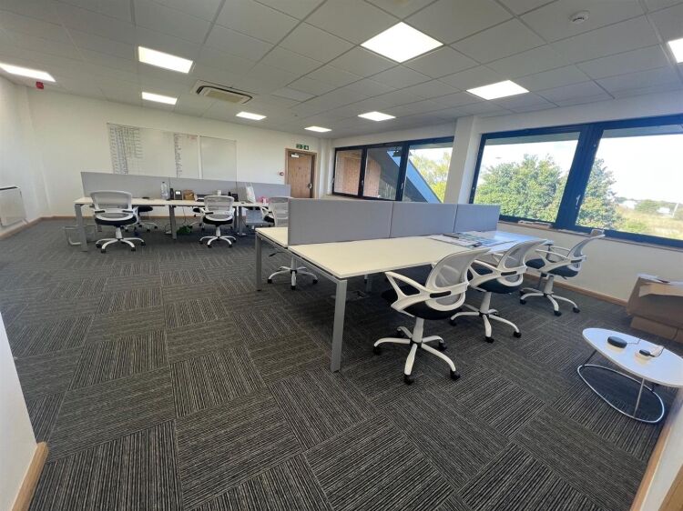 Renovated Top Floor Office with Modern Amenities in Prime Bristol Location Photo 7