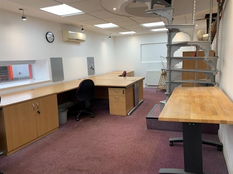 Spacious 3-Storey Office Space in Circuit 32 Trading Estate, Easton Road, Bristol Photo 7