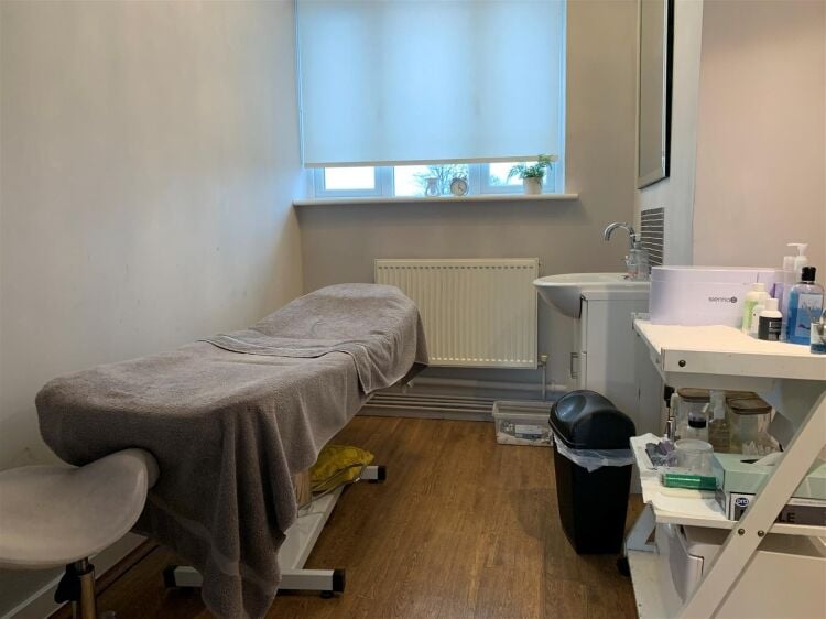 Versatile Retail Unit with Basement in Portishead Somerset, Ideal for Business Operations Photo 7