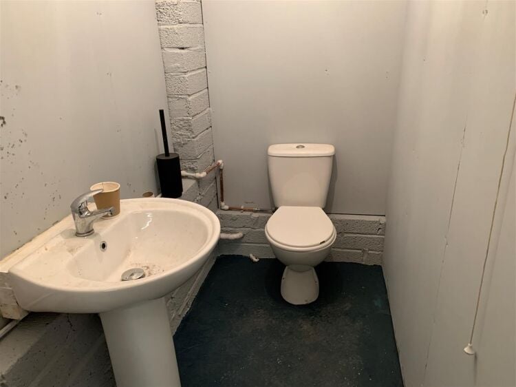 Renovated Workshop/Storage Unit with Secure Parking in Central Bristol Photo 7