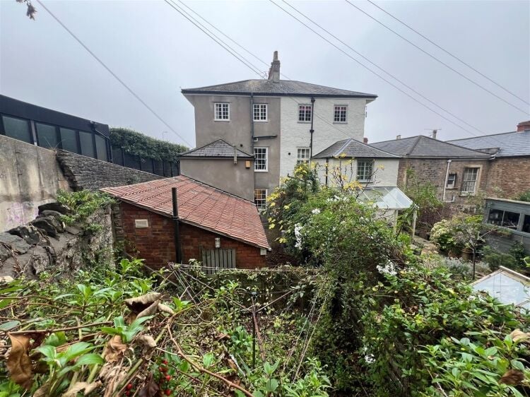 Prime Grade II Retail and Residential Property for Sale in Clevedon, Somerset Photo 7