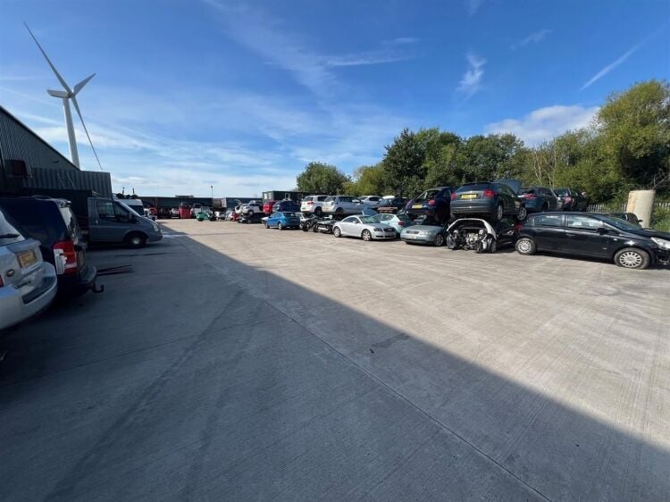 Spacious Industrial Unit With Modern Amenities in Bristol, Ideal for Multiple Uses Photo 7