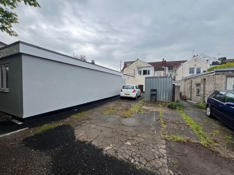 Bristol Ground Floor Shop with Off-Street Parking and 1000 sq.ft. Space for Sale Photo 7