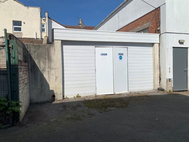 Prime 2-Storey Commercial Property on Gloucester Road, Bristol, Available for Sale Photo 7