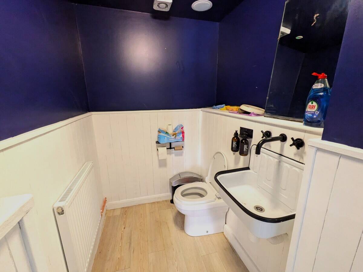 Lease Now: A1 Retail Unit in Bustling Cardiff Locale, Perfect for Thriving Businesses Photo 7