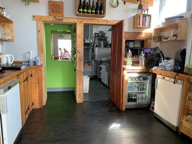 Well presented café comprising approximately 548 sq ft situated on gloucester road. the premises is available to let on an effectively new full repai Photo 7