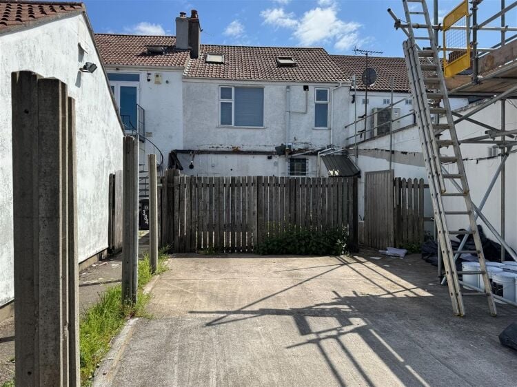 Ground floor retail unit with 508 sq ft of versatile space on busy Filton Avenue for rent Photo 7