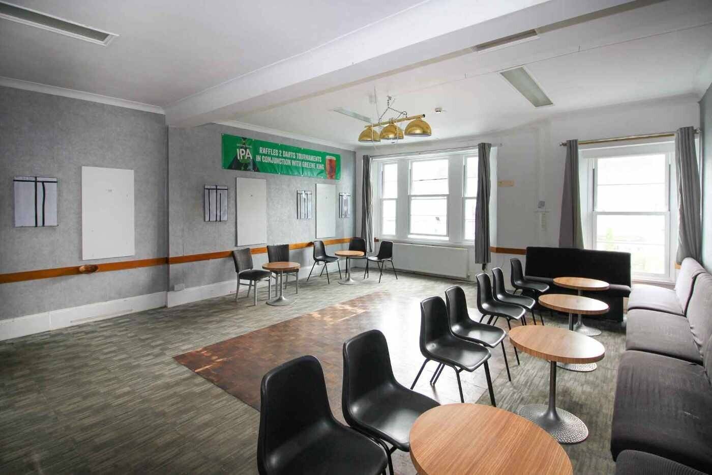 Prime Three-Storey Commercial Property Available in the Heart of Torquay Devon Photo 7