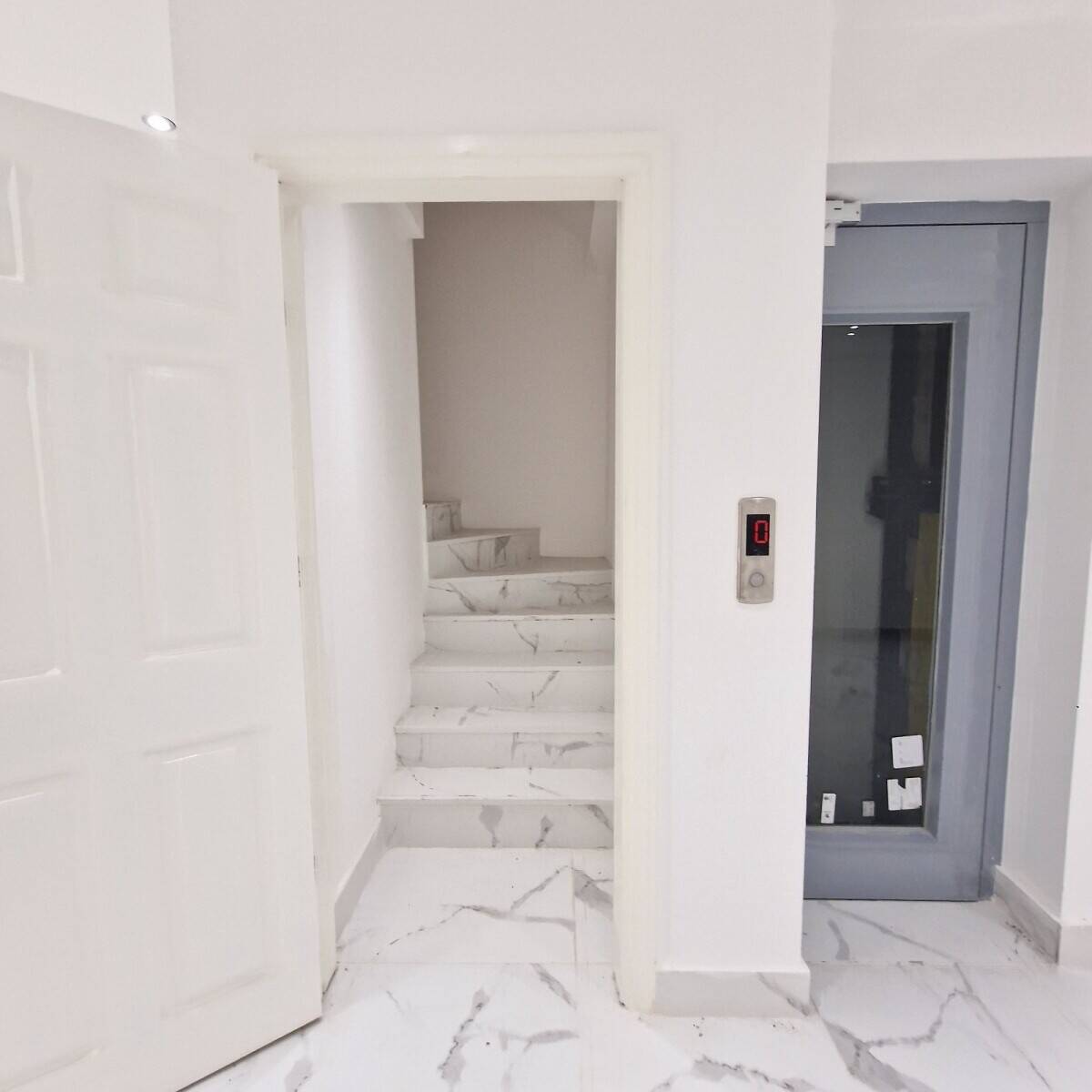 Retail space for sale at 76 Neal Street in Covent Garden, City of London Photo 6