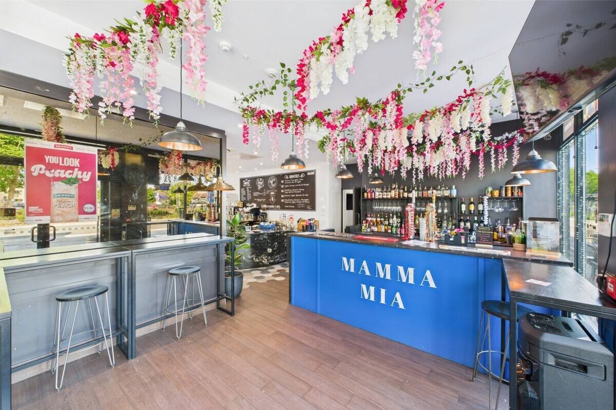 Commercial investment property for sale in Southend on Sea Essex with a licensed coffee shop Photo 7