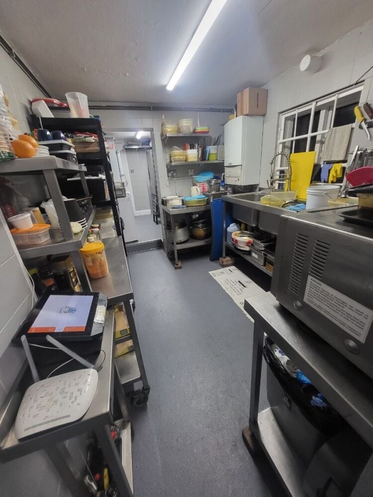 Caribbean restaurant business for sale in Sutton London with modern décor and loyal customer base. Photo 7