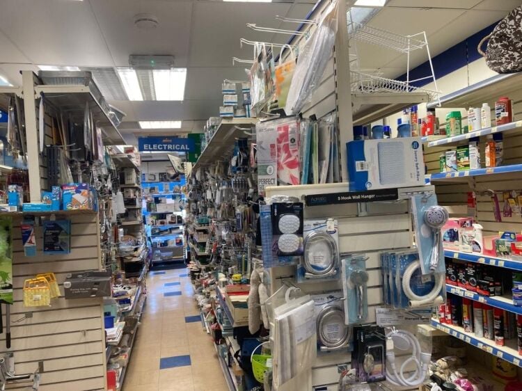 OPPORTUNITY TO ACQUIRE FREEHOLD LOCK UP SHOP OR DIY AND HARDWARE BUSINESS FOR SALE IN AMERSHAM WITH REF CS0621 Photo 7