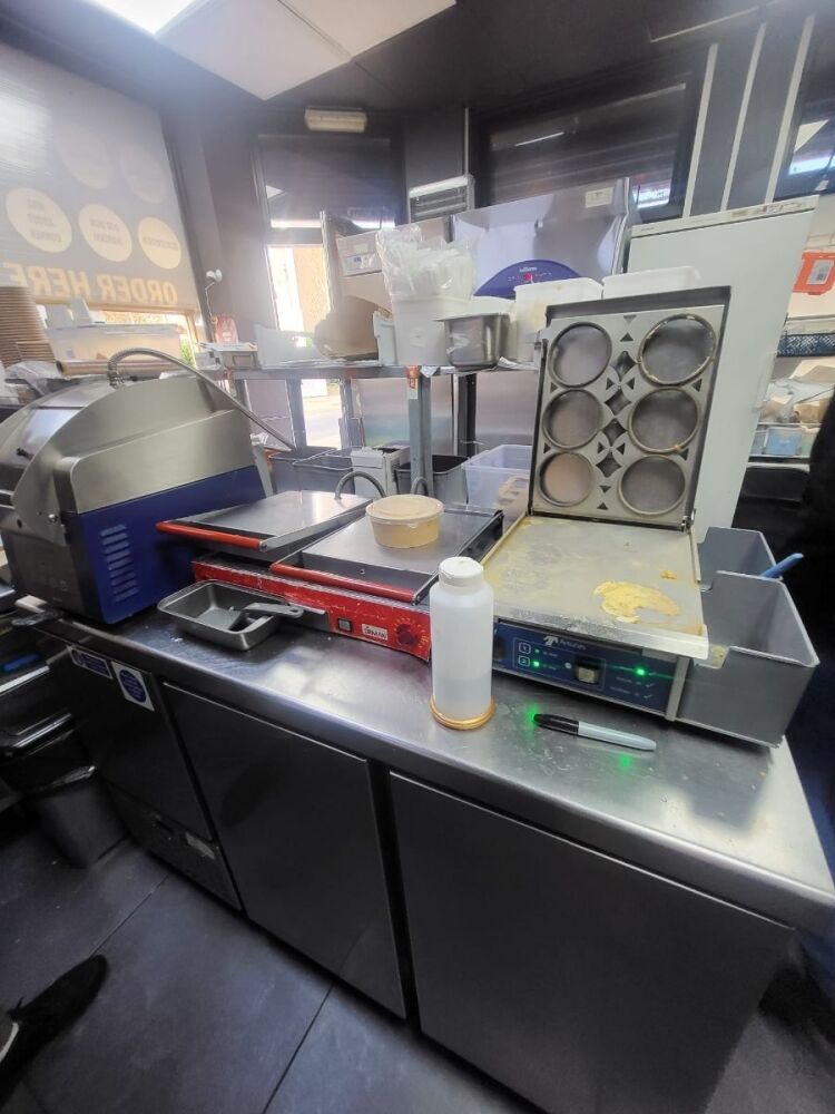 Hybrid Takeaway Business For Sale in East London with Strong Foot Traffic Photo 7