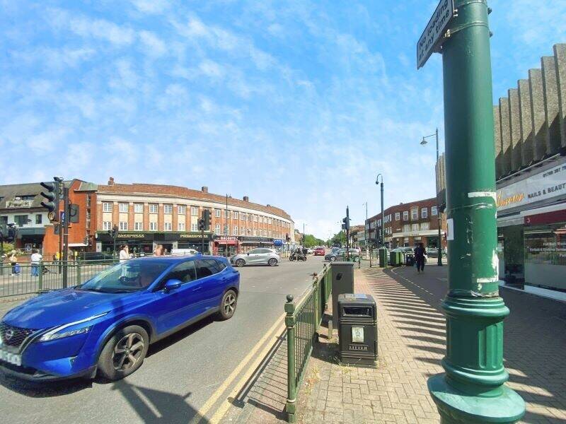 VACANT UNIT TO LET - APPROX 892SQFT - BELL CORNER UPMINSTER - £28,000 PER ANNUM Photo 7