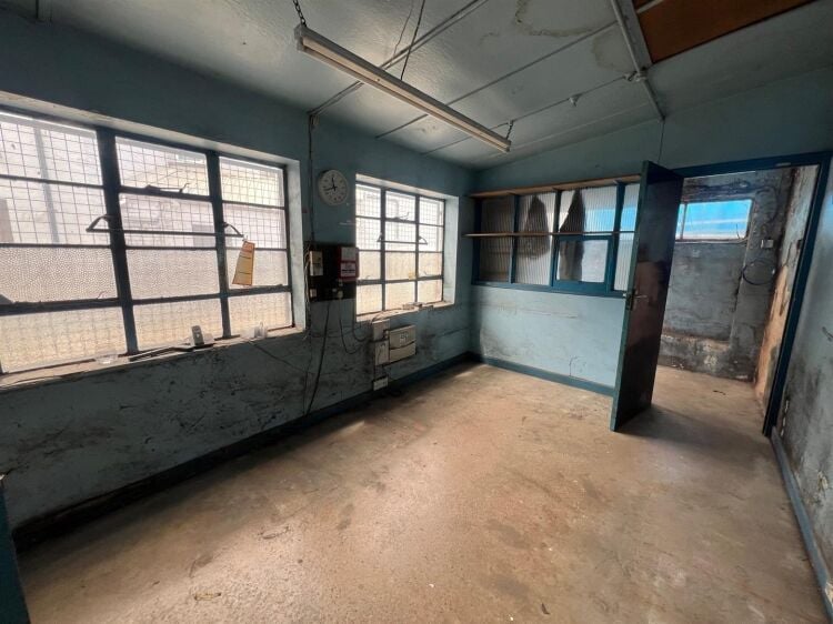 Former vehicle repair garage with workshops and offices in Avonmouth, Bristol Photo 7