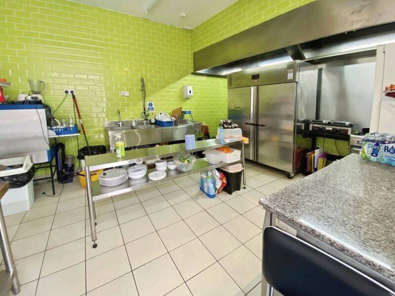 VACANT CAFE/RESTAURANT - QUEENS ROAD, SOUTHEND ON SEA. NO PREMIUM. Photo 7