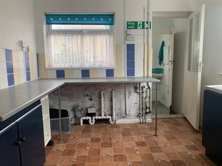 Ground Floor Retail Unit for Sale in Mangotsfield, Bristol, 464 sq ft of Open Plan Space Photo 7