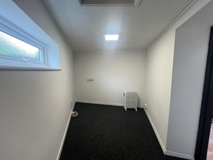 Unique office or studio space in a former chapel located in Bristol with convenient amenities Photo 7