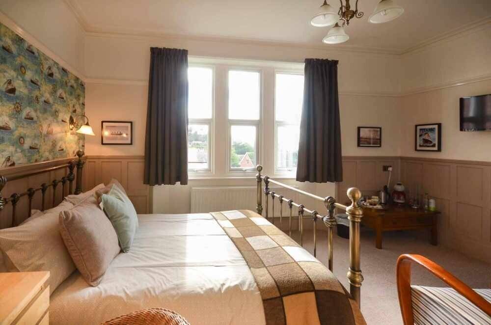 Detached Victorian property for sale in Torquay Devon, previously a guest house. Photo 7