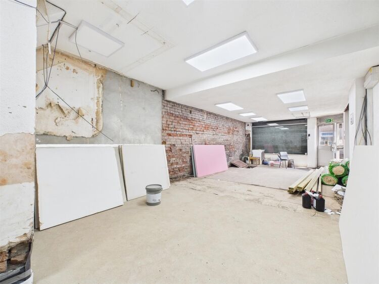 Substantial corner property ripe for development Photo 7