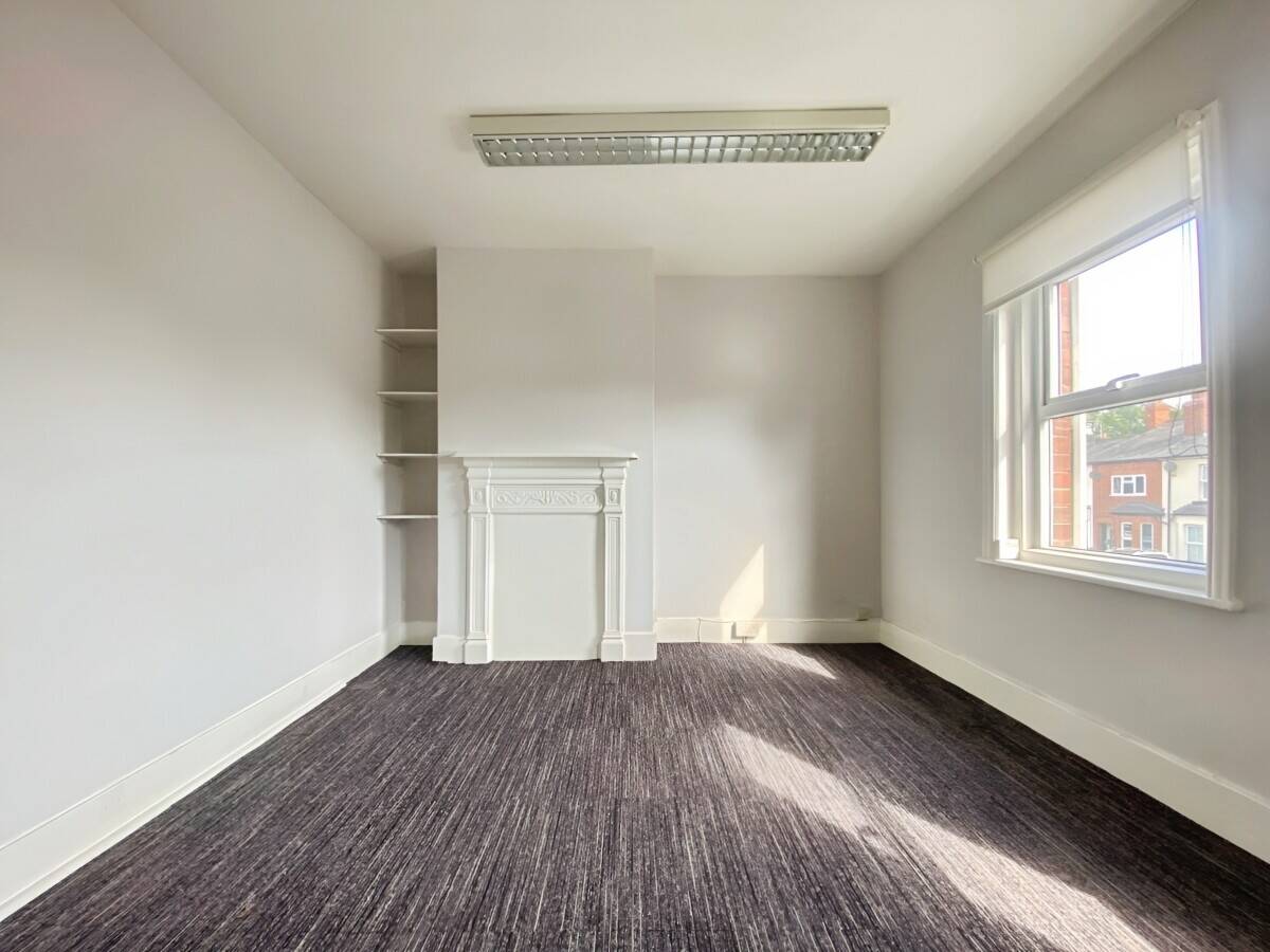 Freehold Investment Property with Two Commercial Units in Reading Berkshire Photo 7