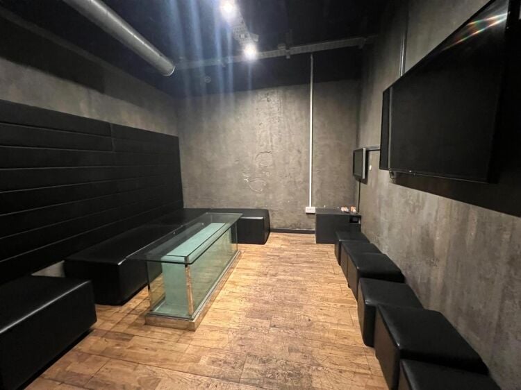Restaurant for lease on Park Street in Bristol with kitchen, karaoke rooms, and courtyard garden Photo 7