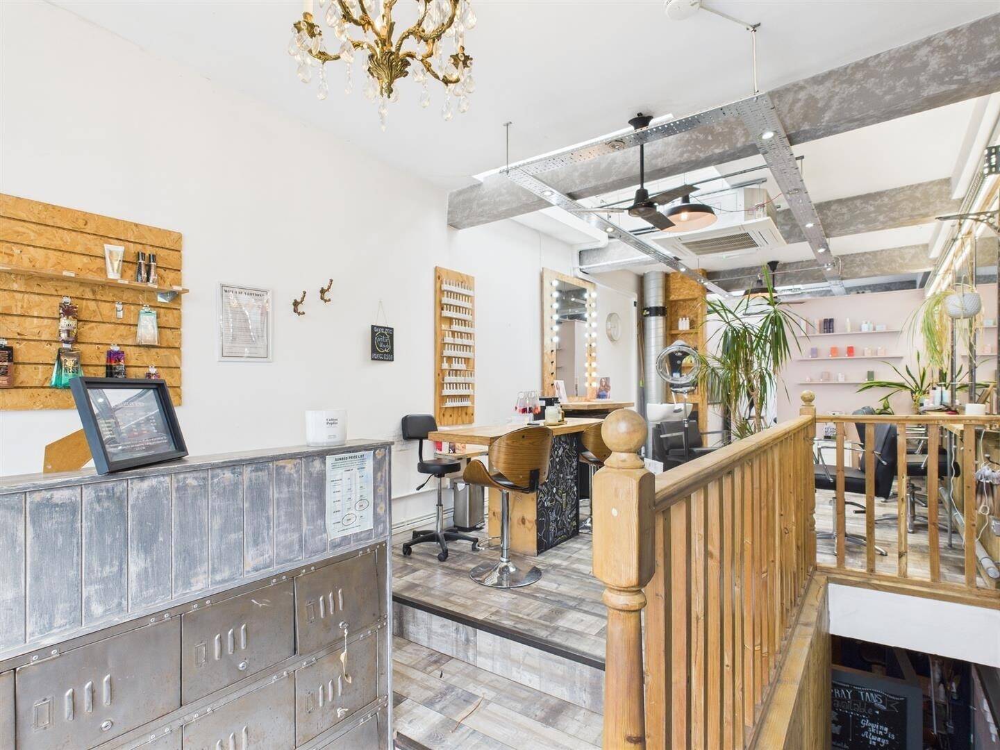 Commercial Unit for Sale in Shoreditch London with Established Hair and Beauty Salon Setup Photo 7