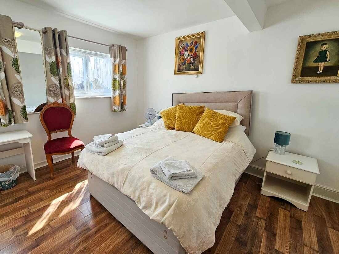 Guesthouse with 7 en suite rooms in mid-terraced property located in Paignton Devon Photo 7