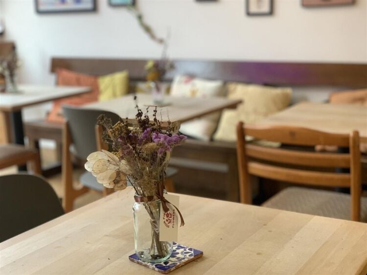 Café with customer seating and kitchen in Bristol, includes sublet basement yoga studio Photo 7