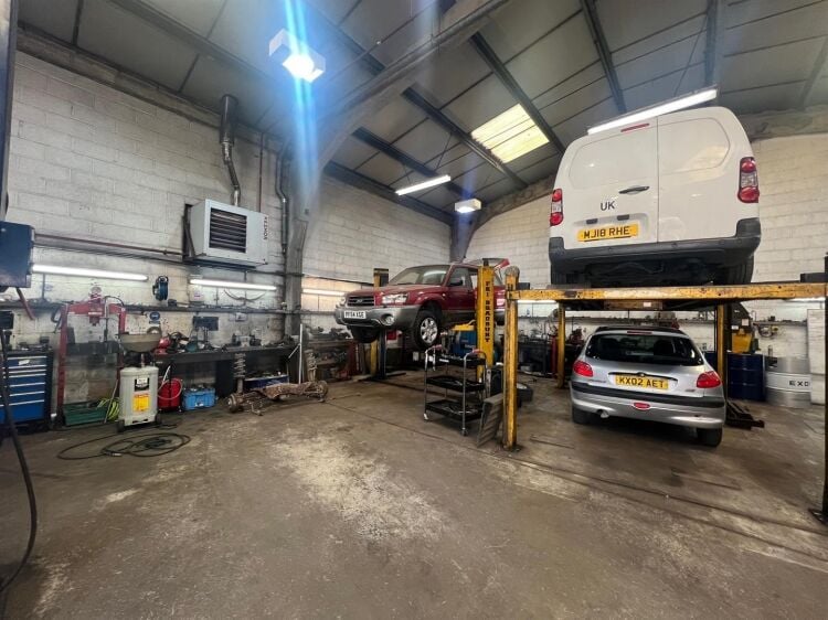 Vehicle repair business for sale in Bedminster, Bristol with comprehensive equipment included Photo 7