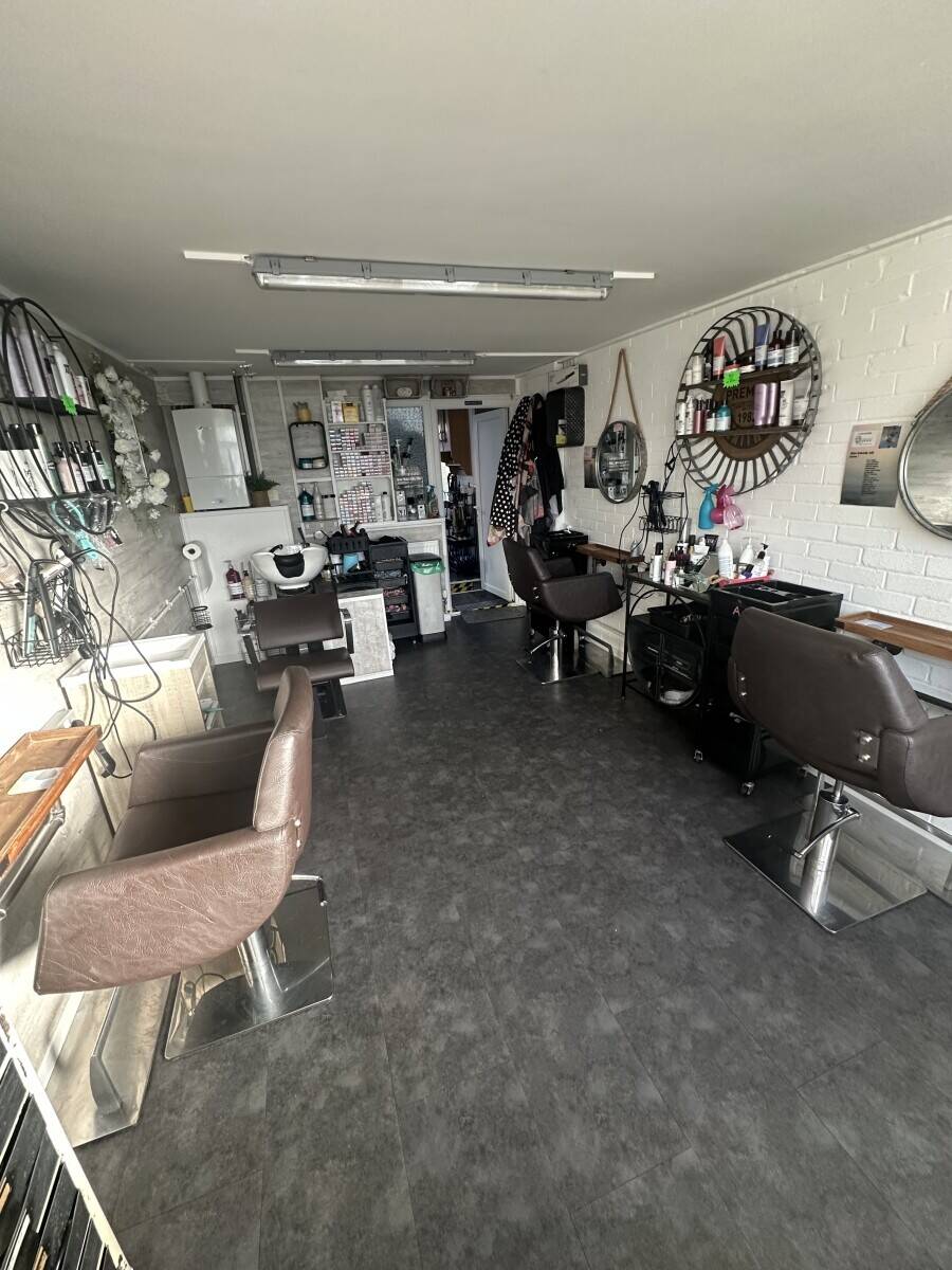Freehold salon and beauty room with 3 bedroom accommodation in Ashford Kent available for sale Photo 7