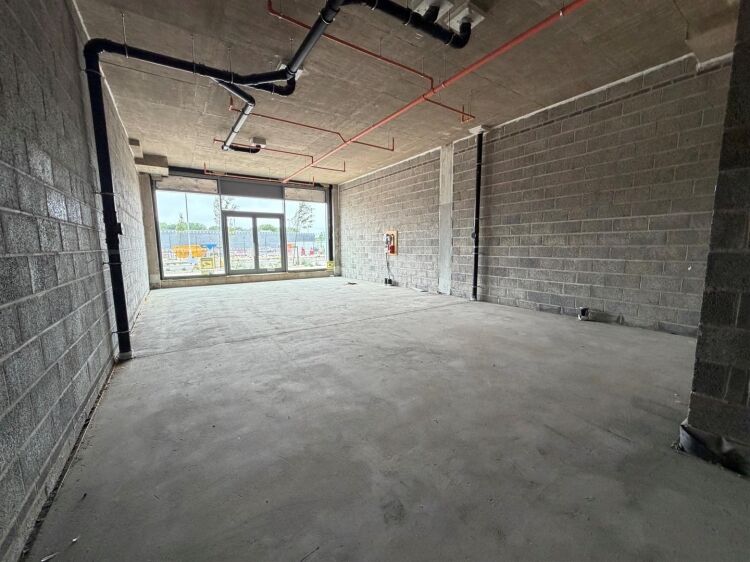A newly constructed 6 storey development comprising 5 ground floor commercial/shop units. the building provides 53 new high quality apartments on the Photo 7