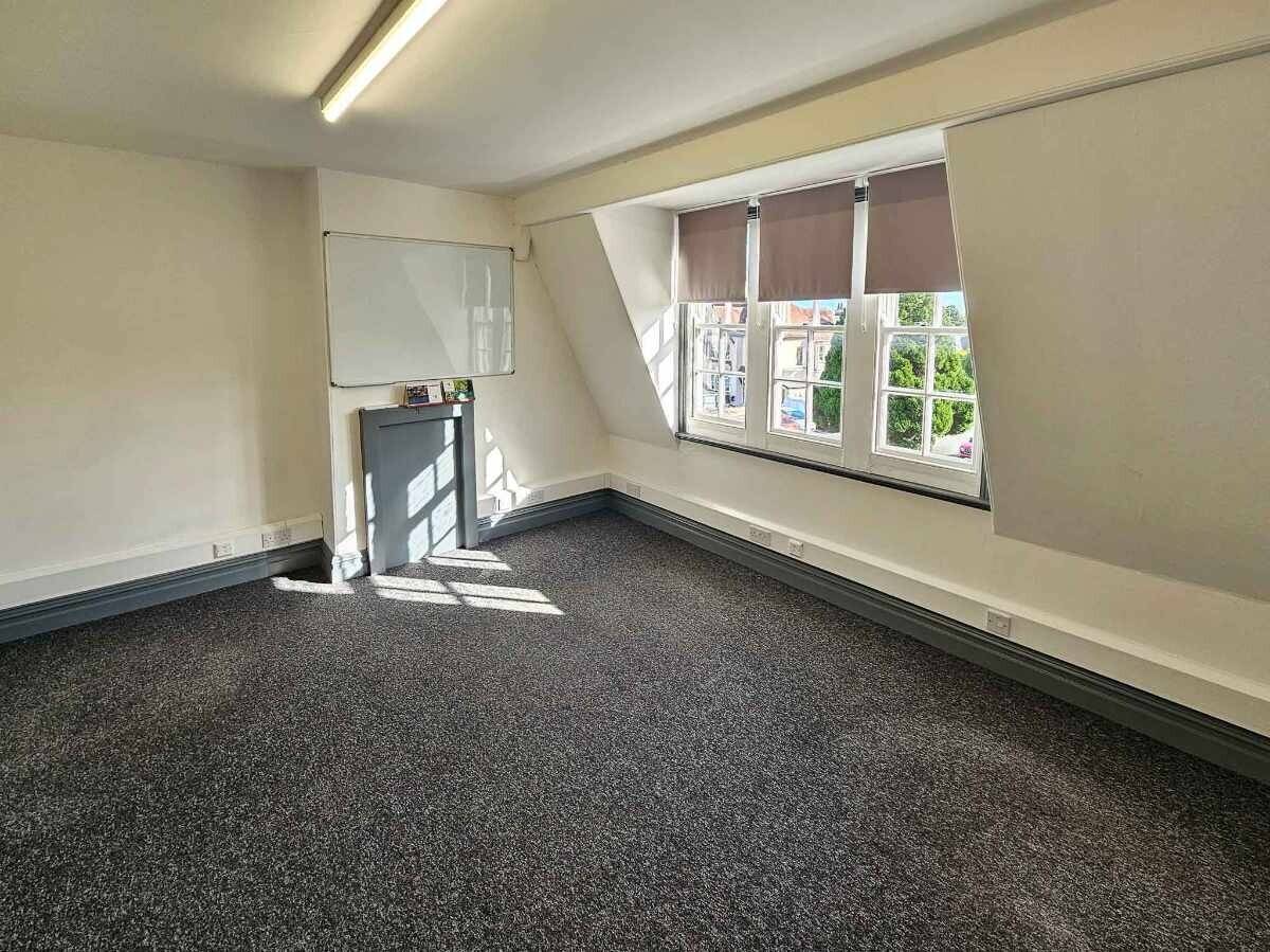 Serviced offices for sale in St Marychurch, Torquay, Devon with flexible terms and amenities Photo 7