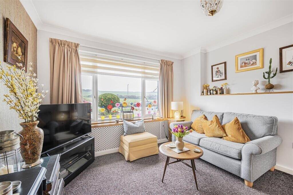 Private Swim School and Family Home for Sale in Leigh on Sea Essex Photo 7