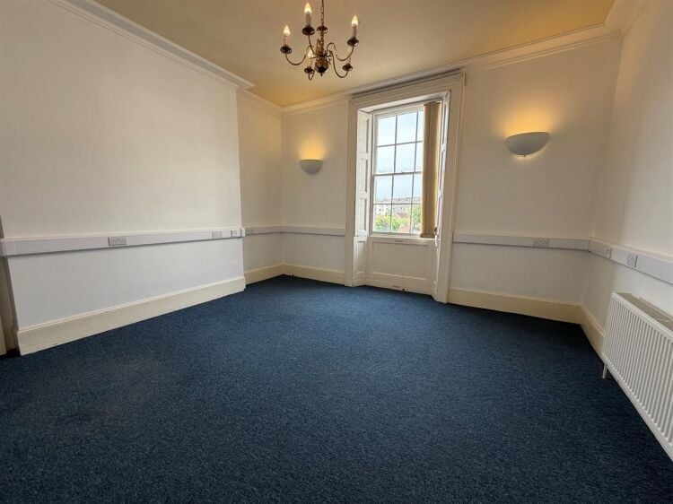 An attractive grade ii listed period office building providing approximately 1,440 sq ft (net internal area) / 2,078 sq ft (gia) arranged over 3 floor Photo 7