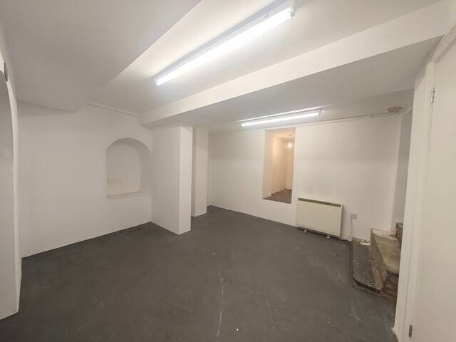 E-CLASS SHOP TO LET approx. 1,550 SQ. FT. PRICE: £18,500 PER ANNUM – LEASEHOLD LOCATION – COLCHESTER Photo 7