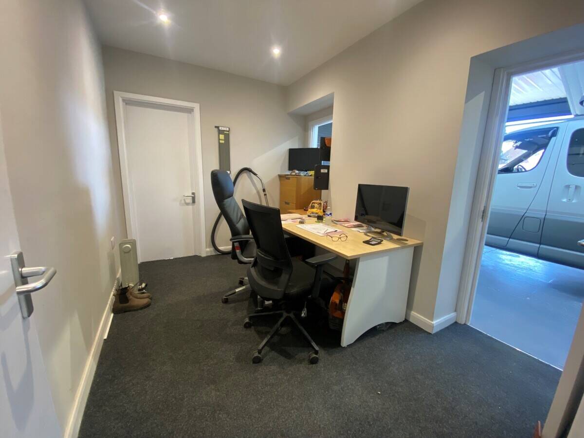Refurbished Industrial Unit 3,600 Sq. Ft. in Benfleet Essex with Ample Parking Available Photo 7