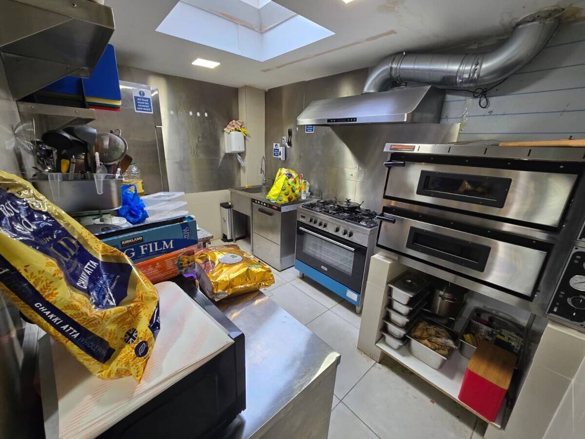 Mixed-use freehold property for sale on Staines High Street in Staines upon Thames Surrey Photo 7