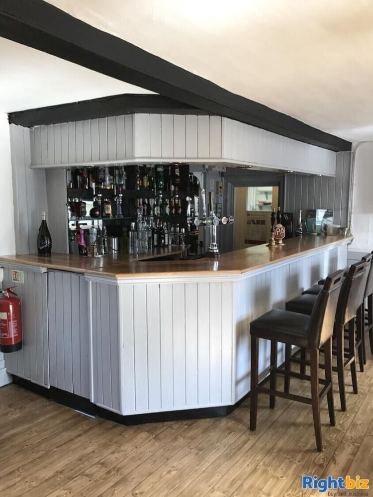 Charming Freehold Pub with Development Potential in Affluent Hertfordshire Village Photo 7