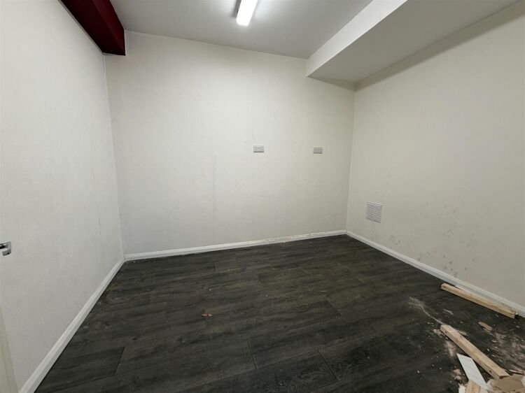 Ground floor retail unit available on Soundwell Road, Kingswood, Bristol, 538 sq ft. Photo 7