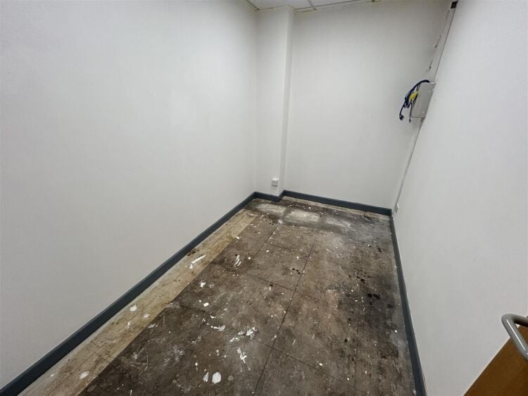 A ground floor office of approx 1,500 ft² with additional toilet facilities. the property benefits from allocated parking, security shutters, and Photo 7