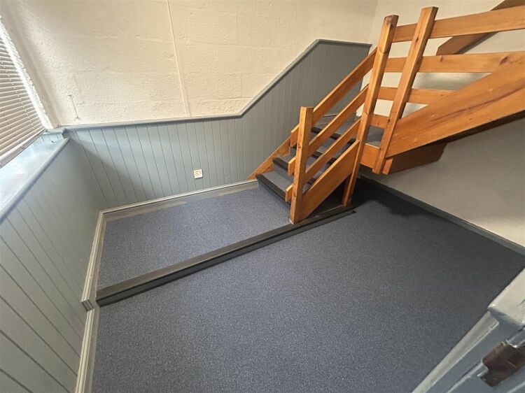 Industrial Unit for Sale in Bristol with Open-Plan Space and Off-Street Parking Photo 7